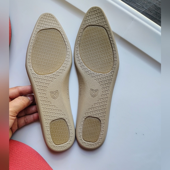 Rothy's women's the almond demi in vibrant melon super comfortable slip-on flats - Picture 4 of 13